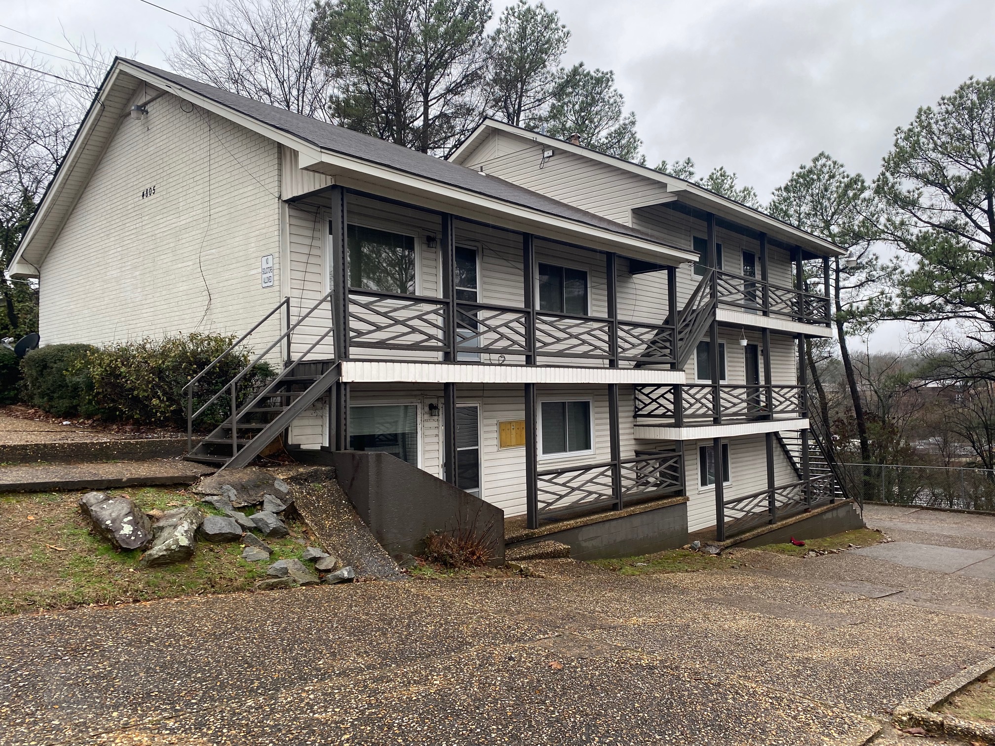 4809 Hickoy Ave-3